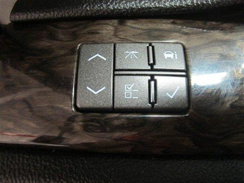 Cadillac DTS 2010 photo 1