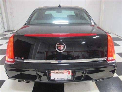 Cadillac DTS 2010 photo 2