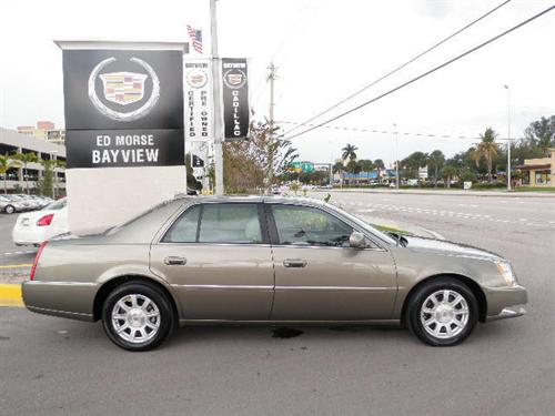 Cadillac DTS 2010 photo 2