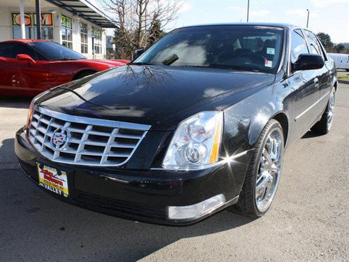 Cadillac DTS 2010 photo 1