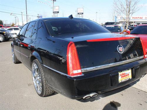 Cadillac DTS 2010 photo 3