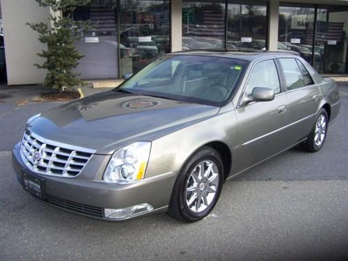 Cadillac DTS 2010 photo 1