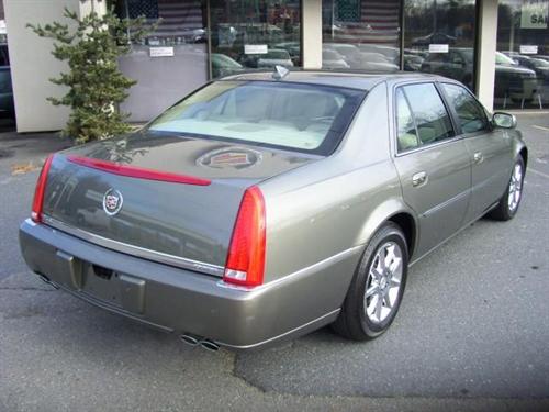 Cadillac DTS 2010 photo 3