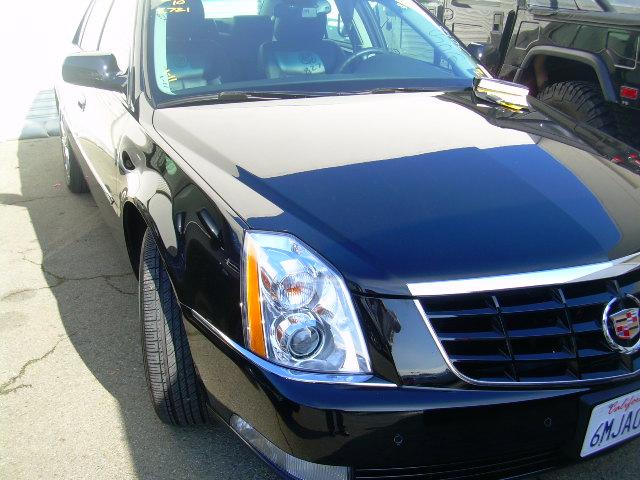 Cadillac DTS SE V6 LTHR Sedan