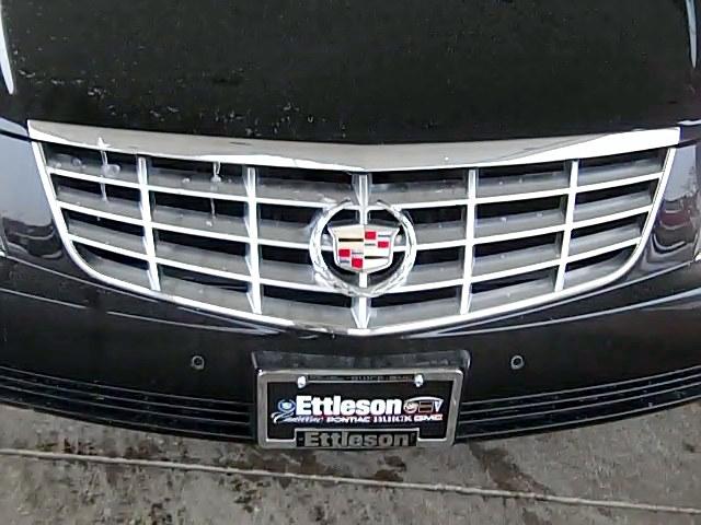 Cadillac DTS 2010 photo 2