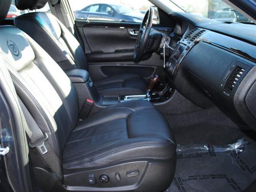 Cadillac DTS 2010 photo 1