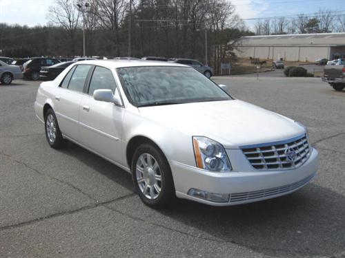 Cadillac DTS 2010 photo 2