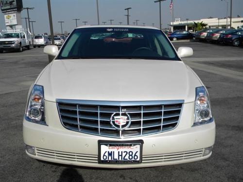 Cadillac DTS 2010 photo 1
