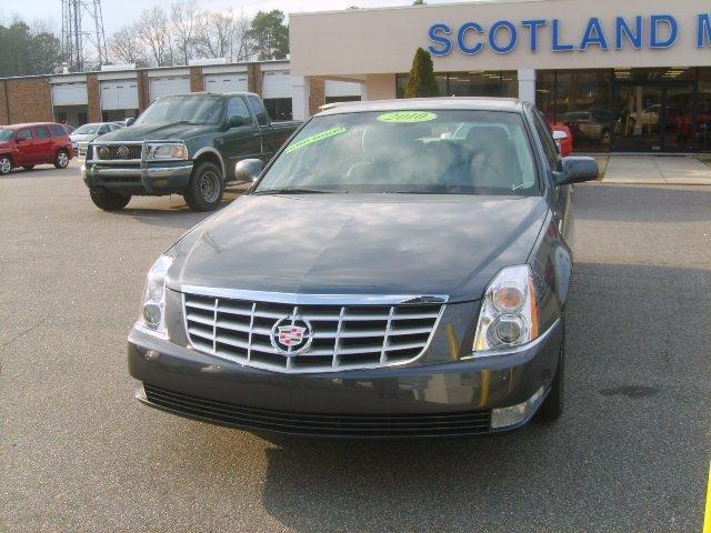 Cadillac DTS 2010 photo 1
