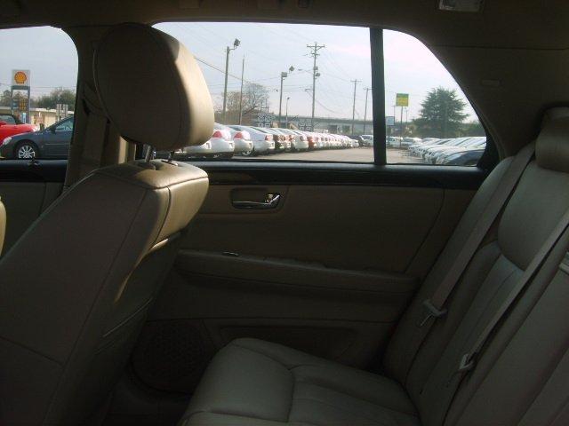 Cadillac DTS 2010 photo 2