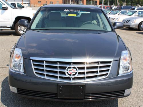 Cadillac DTS 2010 photo 1