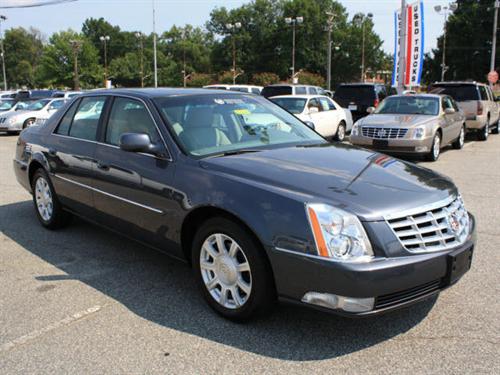 Cadillac DTS 2010 photo 2