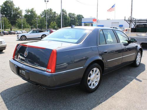 Cadillac DTS 2010 photo 4