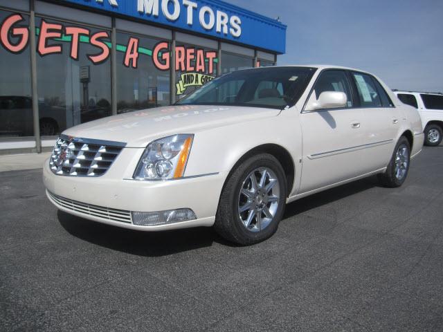 Cadillac DTS 2010 photo 1