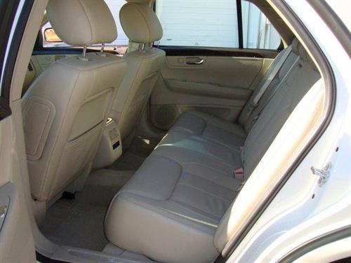 Cadillac DTS 2010 photo 1