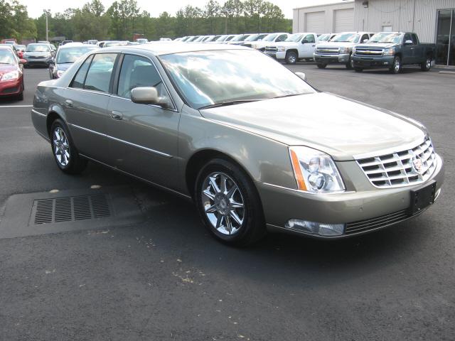 Cadillac DTS 2011 photo 4