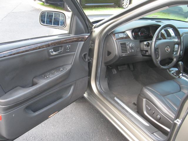 Cadillac DTS 2011 photo 5