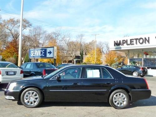 Cadillac DTS 2011 photo 1