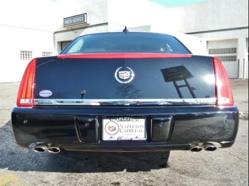 Cadillac DTS 2011 photo 3