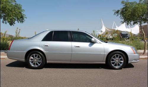 Cadillac DTS 2011 photo 2