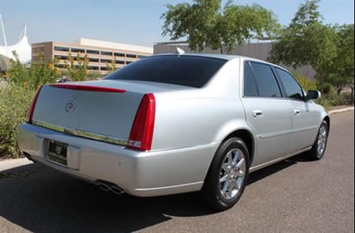 Cadillac DTS 2011 photo 3