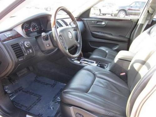 Cadillac DTS 2011 photo 1