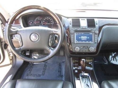 Cadillac DTS 2011 photo 3