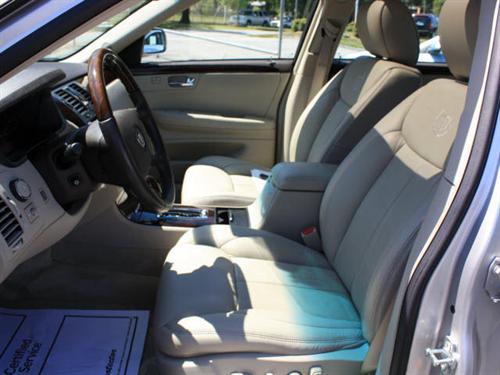 Cadillac DTS 2011 photo 2