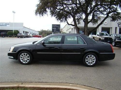 Cadillac DTS 2011 photo 1