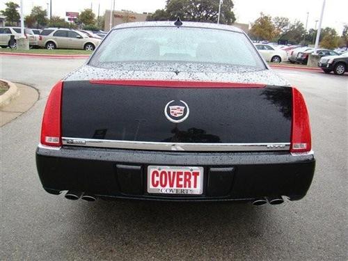 Cadillac DTS 2011 photo 3