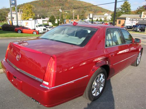 Cadillac DTS 2011 photo 3