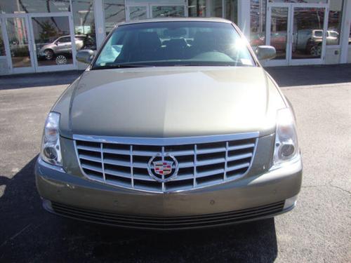 Cadillac DTS 2011 photo 1
