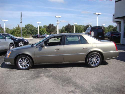 Cadillac DTS 2011 photo 2