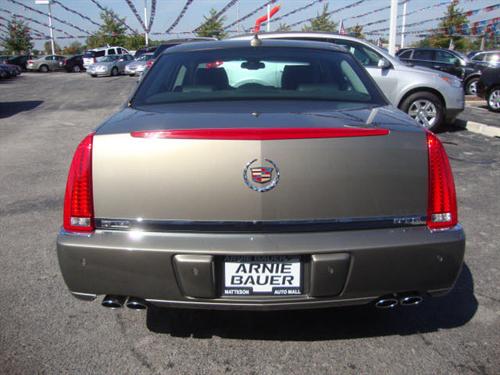Cadillac DTS 2011 photo 4