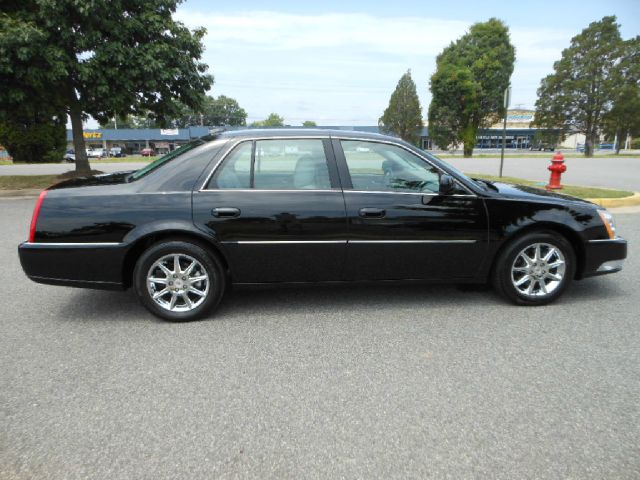 Cadillac DTS 2011 photo 1