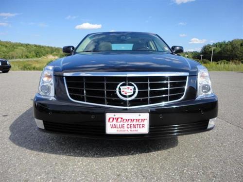 Cadillac DTS 2011 photo 2