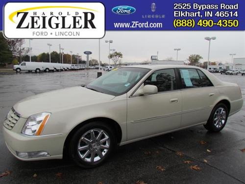 Cadillac DTS 2011 photo 1