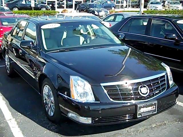 Cadillac DTS 2011 photo 2