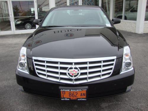 Cadillac DTS 2011 photo 1