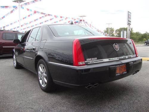 Cadillac DTS 2011 photo 3