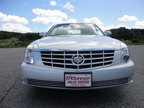 Cadillac DTS 2011 photo 2