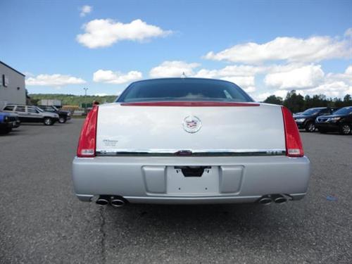 Cadillac DTS 2011 photo 3