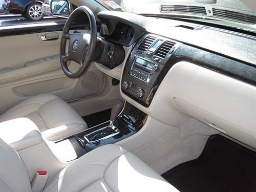 Cadillac DTS 2011 photo 2