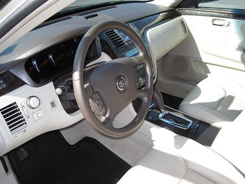 Cadillac DTS 2011 photo 3