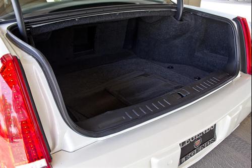 Cadillac DTS 2011 photo 3