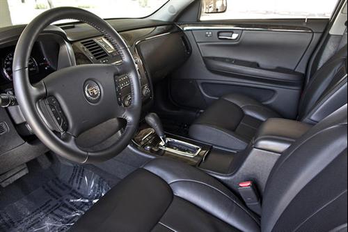 Cadillac DTS 2011 photo 5