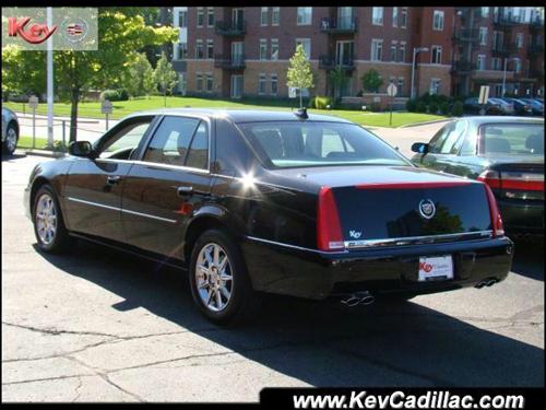 Cadillac DTS 2011 photo 2