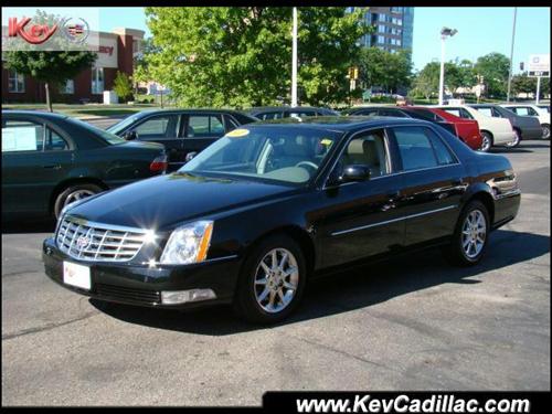 Cadillac DTS 2011 photo 3