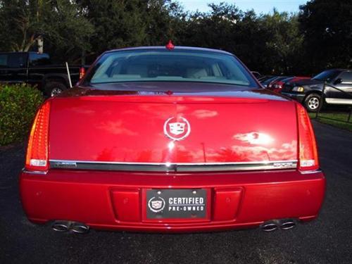 Cadillac DTS 2011 photo 1