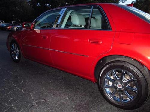 Cadillac DTS 2011 photo 2